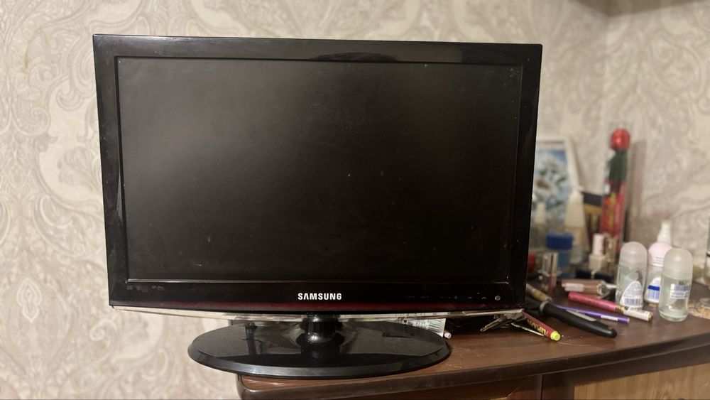 Телевізор Samsung LE22C450E1W