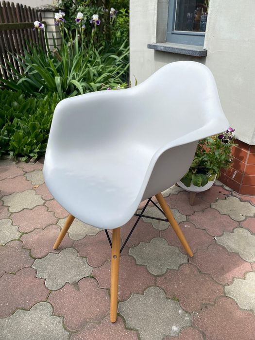 Wygodne stylowe krzesło