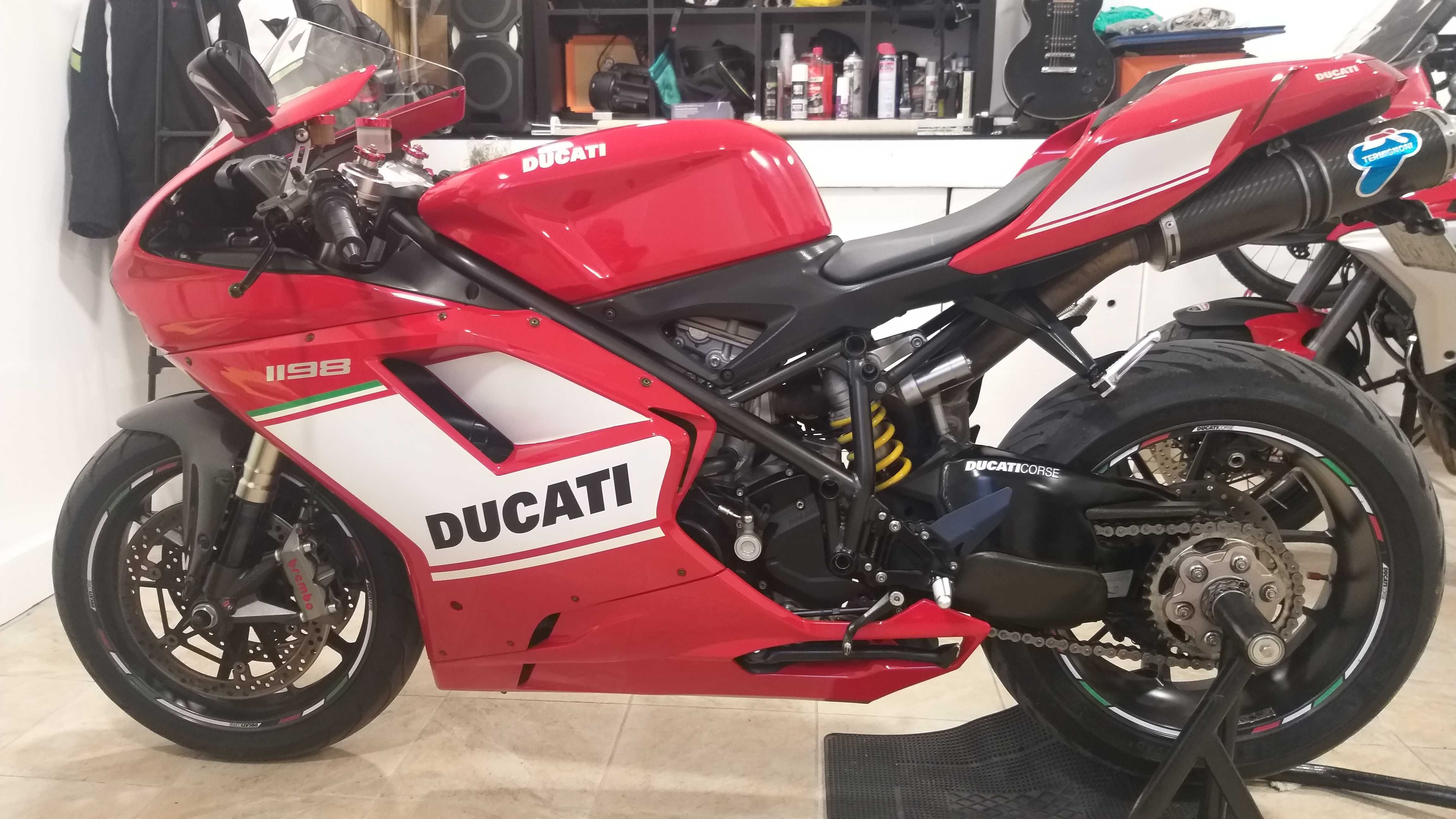 Ducati 1198 como nova