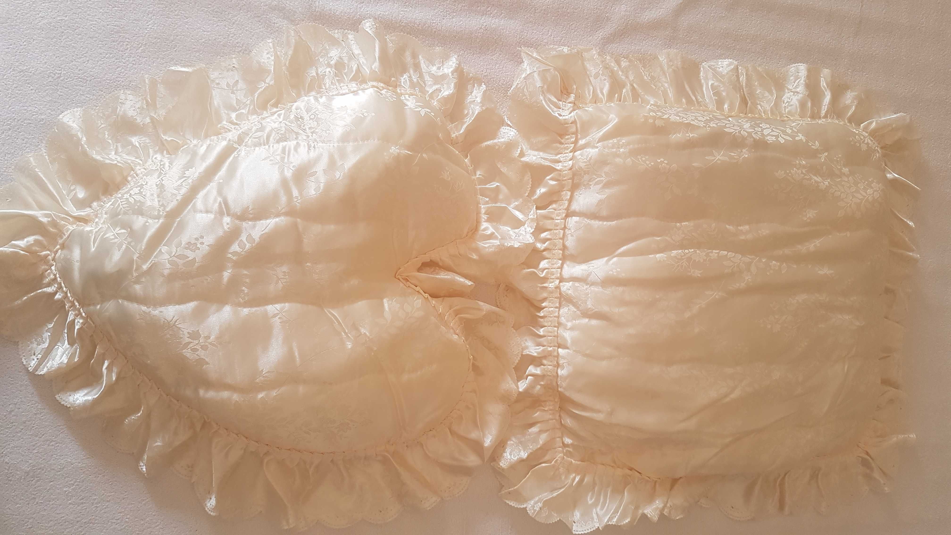 Colcha Edredon com Folhos e 2 almofadas em Beje - Cama Casal