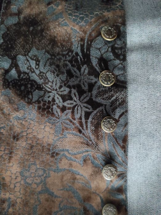 Жакет женский с бархатным принтом.