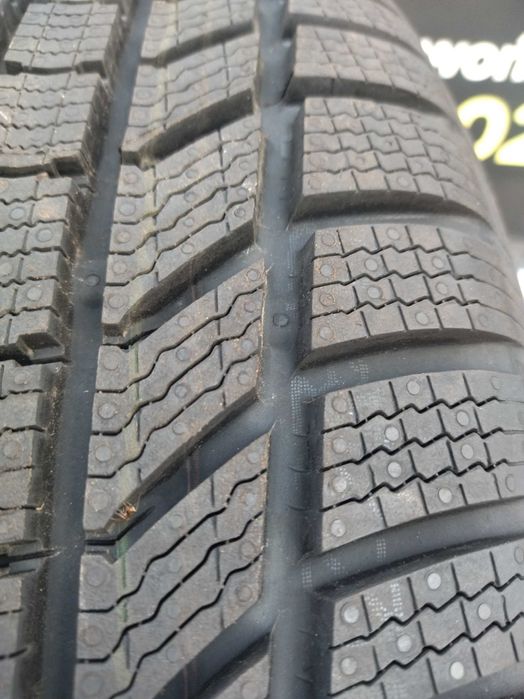 A225#Opona Nowa zimowa 235/65/17" Continental