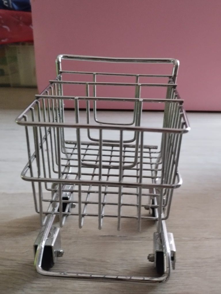 Carrinho de brinquedo de compras