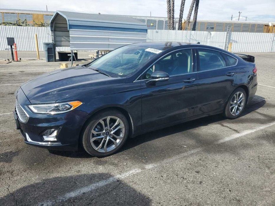 2020 Ford Fusion Hybrid на автовозі