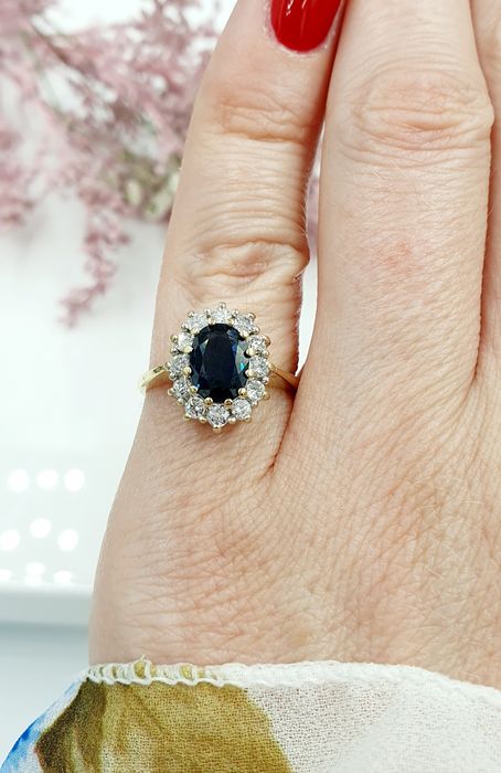 Złoty pierścionek z Szafirem I Diamentami 750