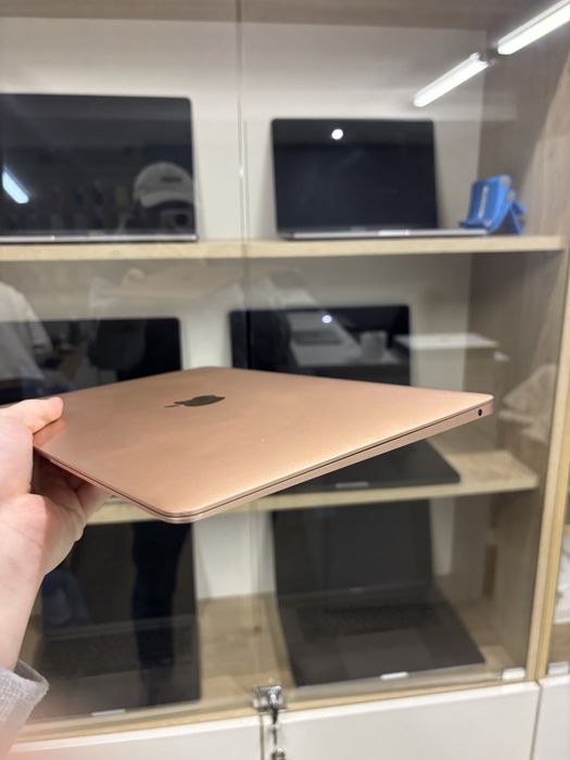 Дуже класний Macbook Air M1 8/256, як новий з гарантією