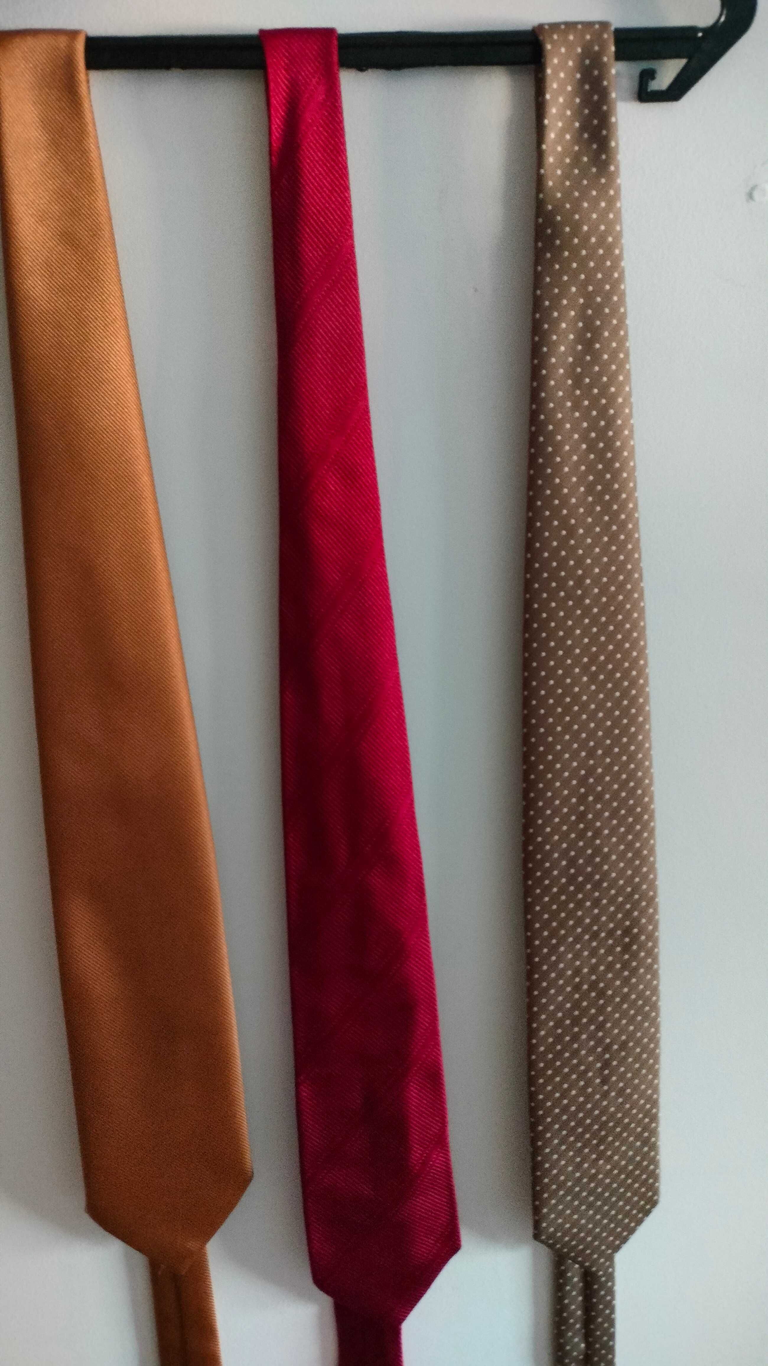 3 gravatas como novas