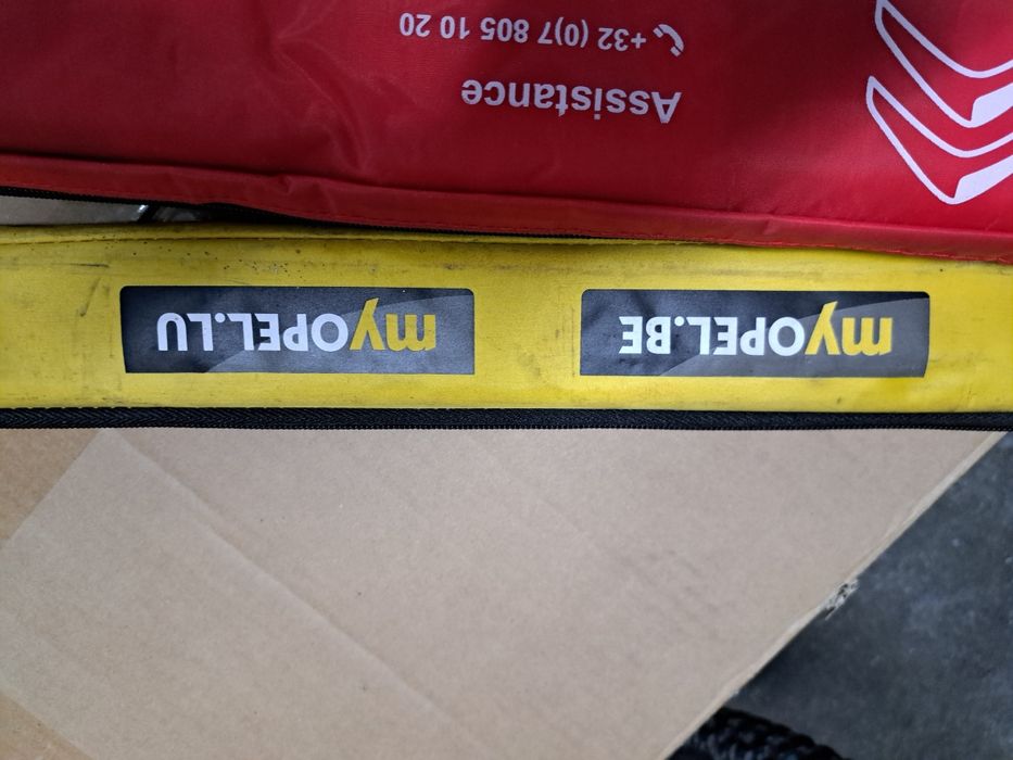 Trójkąt ostrzegawczy BMW, AUDI