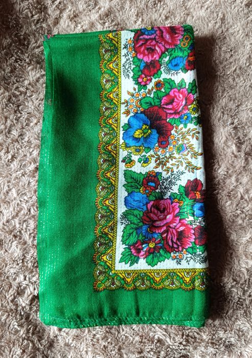 Хустки вовняні різних розмірів вживані