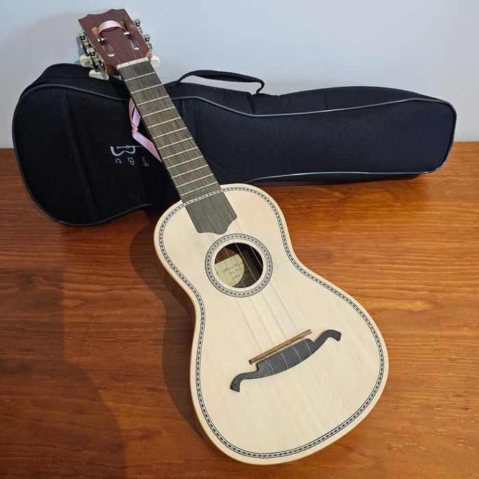 Cavaquinho APC 100 com mala e afinador