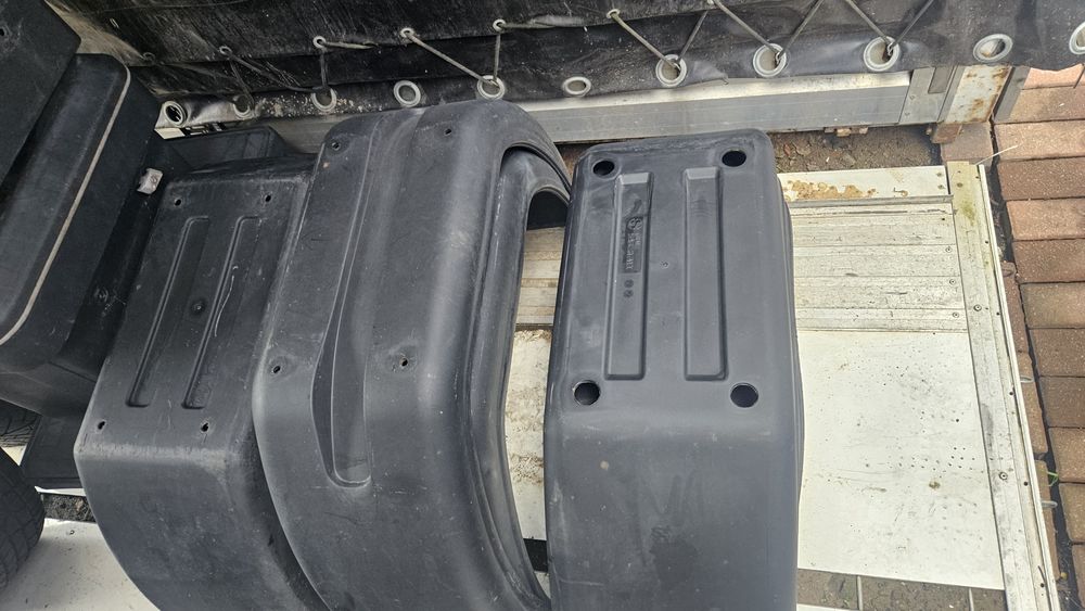 Skrzynki narzedziowe, nadkola do busa