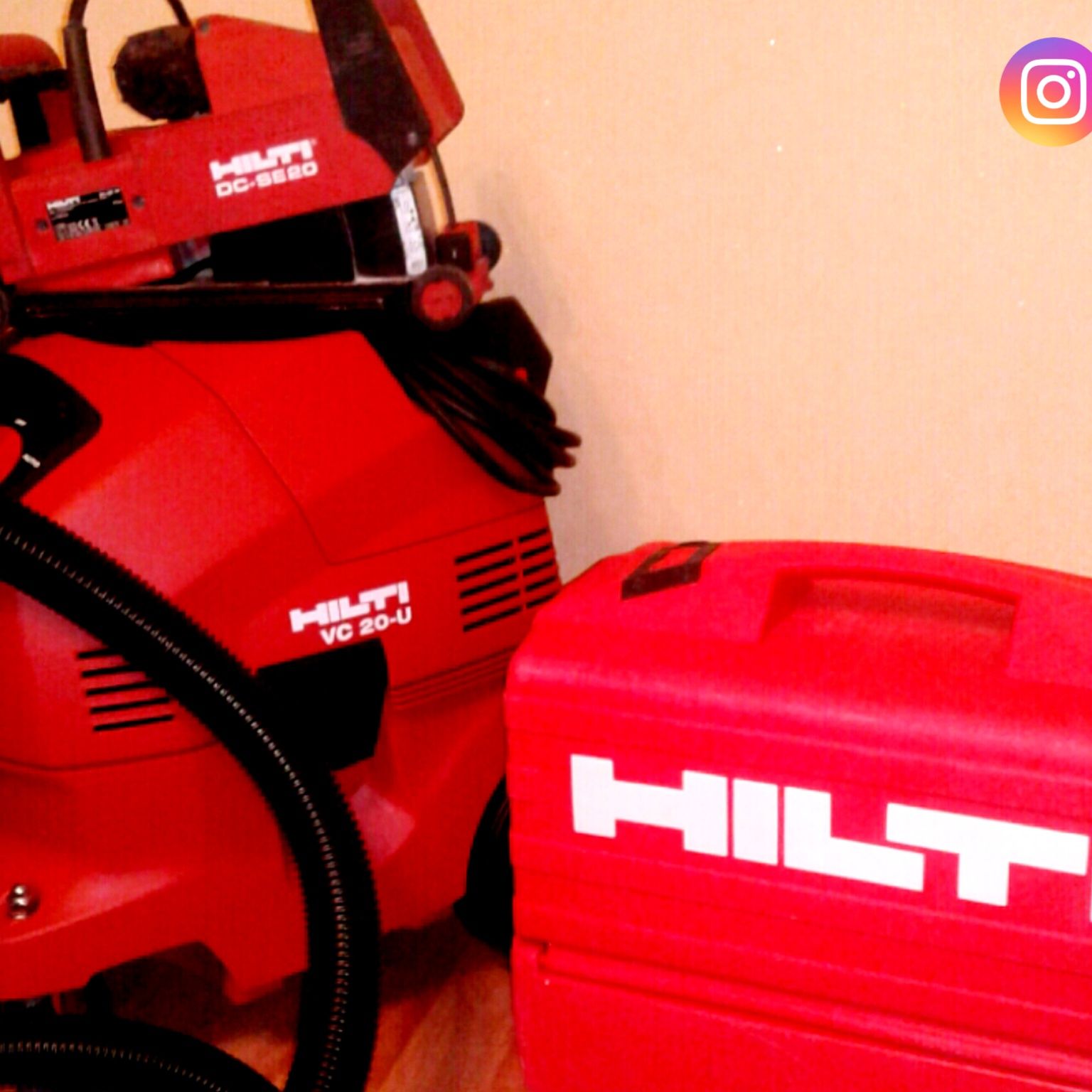 Услуги электрика. Штробление стен без пыли Hilti. Штробы, подрозетники