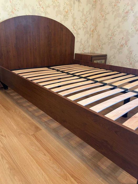 Продам ліжко з матрацом розміру 140×200 см. Продам кровать с матрасом