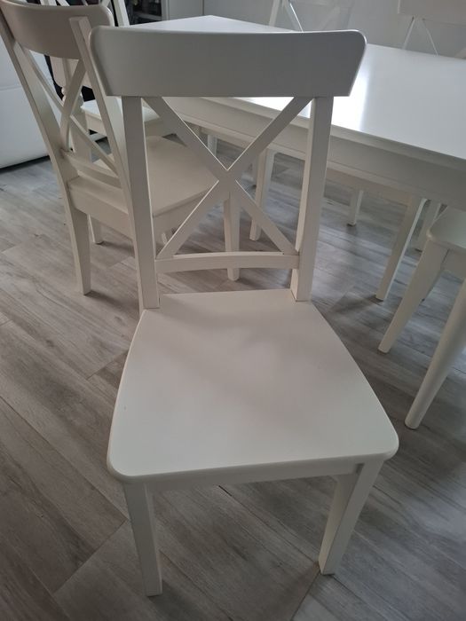 Biały stół Ikea plus 6 krzeseł