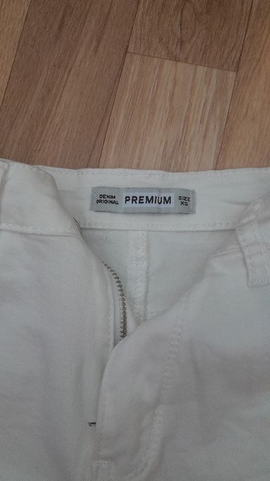 Шорти джинові білі жіночі