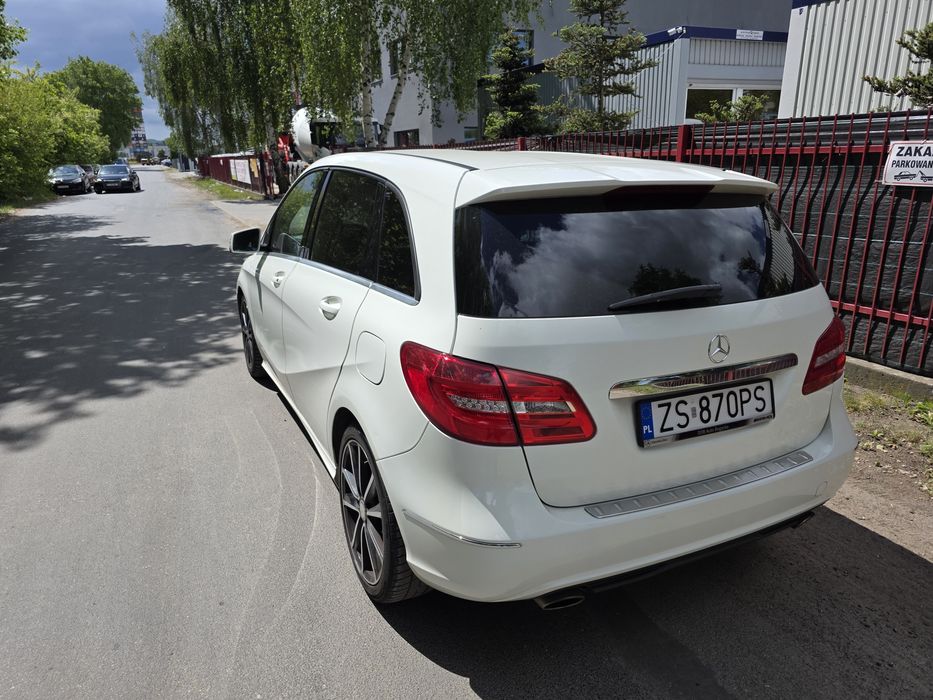 Mercedes B klasa  (W246) - B180  bixenon, pakiet AMG, benzyna