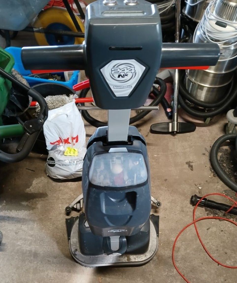 Myjka Numatic NUC244NX
