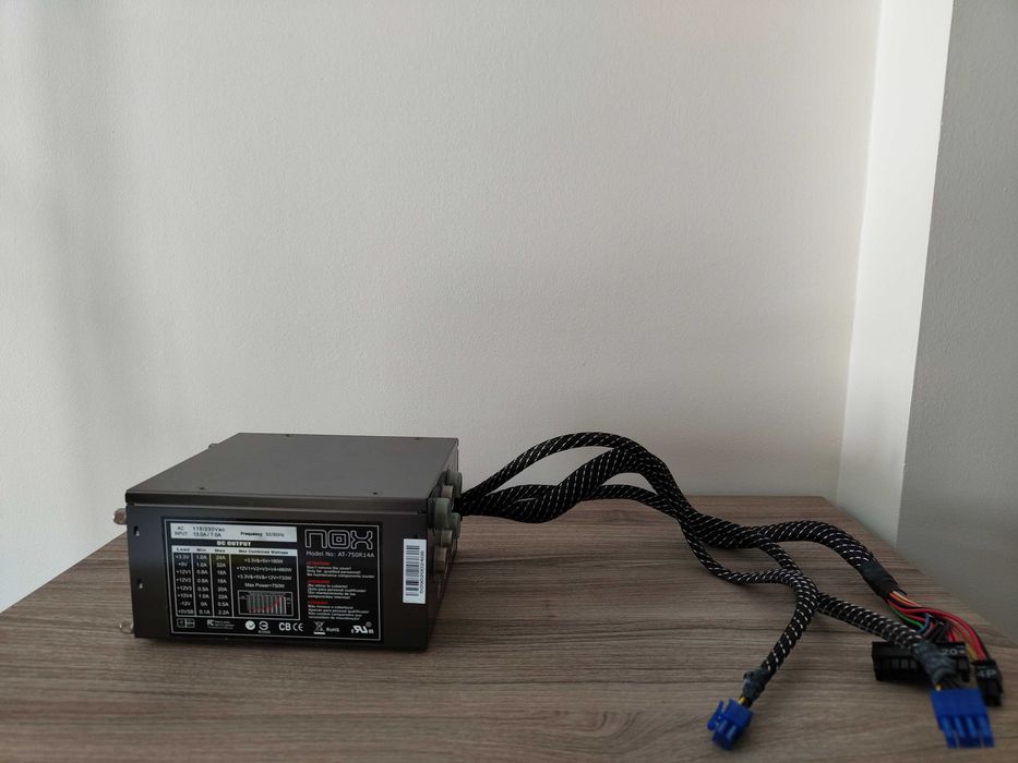 Fonte de alimentação NOX AT-750R14A