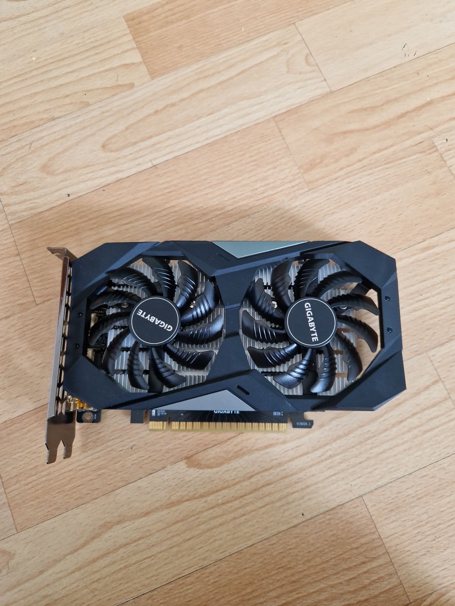 GIGABYTE GTX 1650 4GB 128BIT GDDR5 Відеокарта в гарному стані
