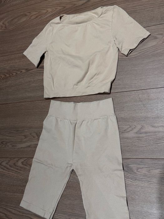 Бесшовный телесный костюм