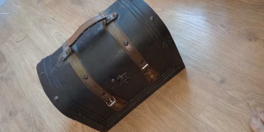 Продам сундук кожа/дерево