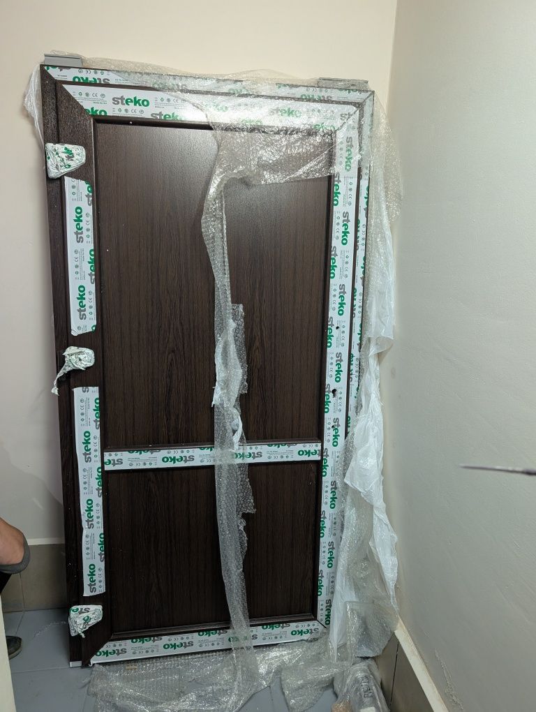 Продаю вхідні двері нові