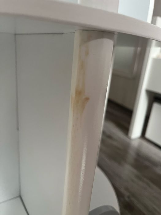 Półka na książki obracana na kółkach