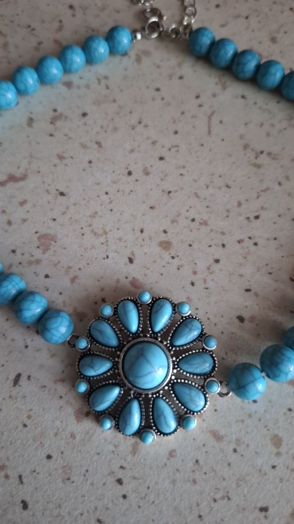 Naszyjnik choker damski.