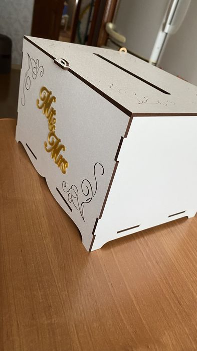 Весільна дерев'яна коробка для грошей, конвертів та весільних листівок