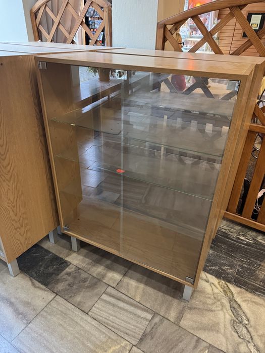 Gablotka ekspozycyjna witryna regał