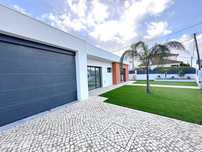 Moradia Térrea pronta a Escriturar, Piscina e Garagem com 30 m2