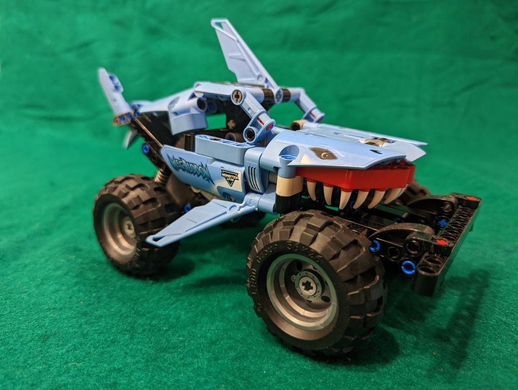 LEGO Technic 42134 Monster Jam Megalodon