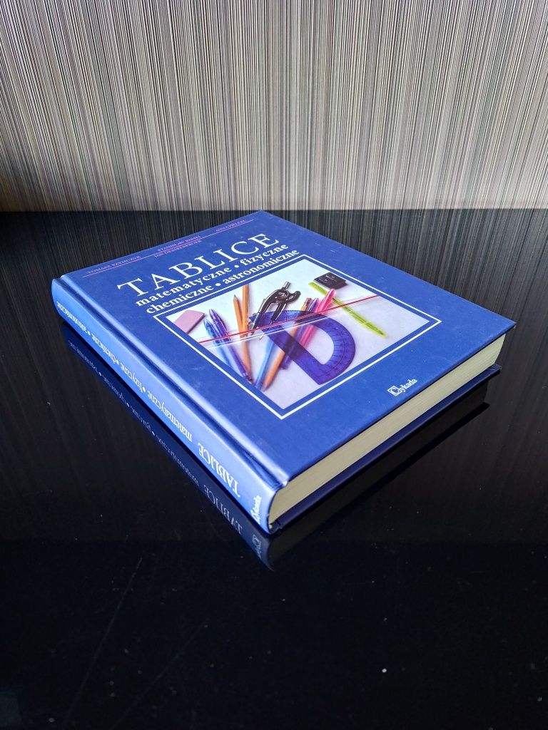 Tablice matematyczne, fizyczne, chemiczne, astronomiczne - 412 stron