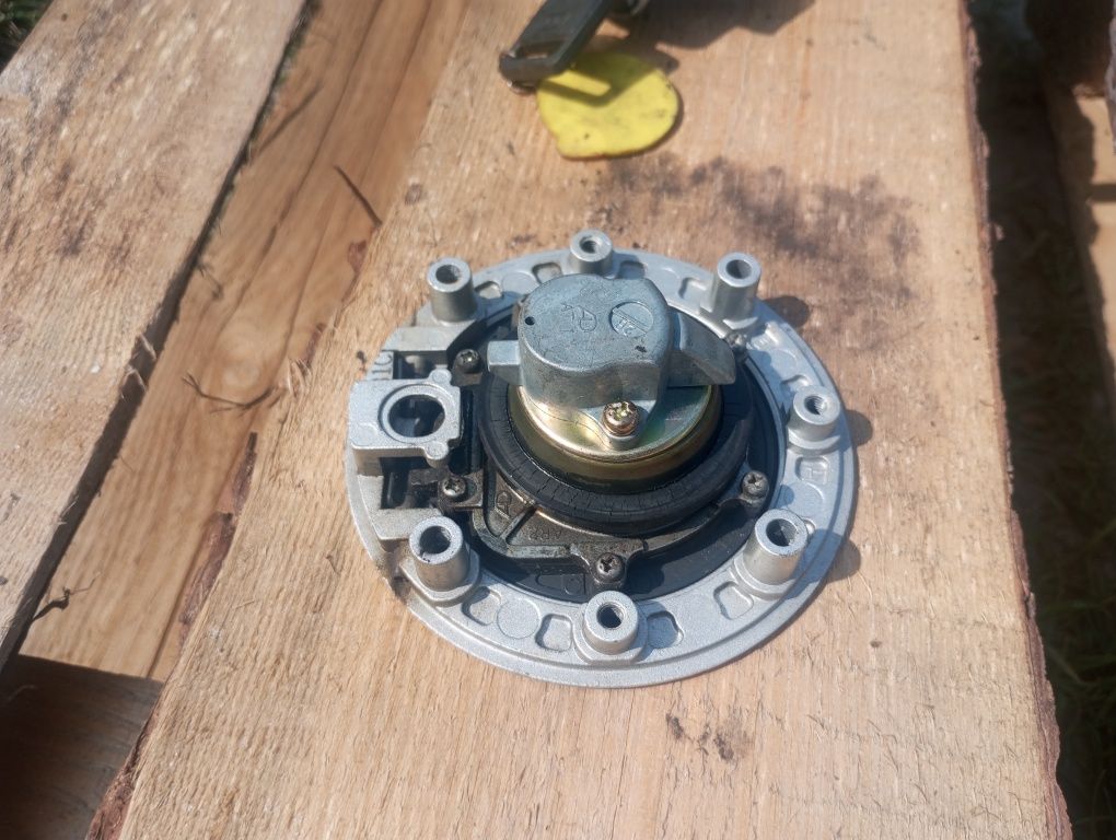 Stacyjka wlew paliwa kluczyk Suzuki sv 650 sv650 98 - 02 r K3