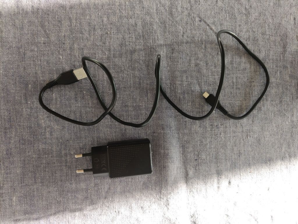 Ładowarka XLINE wraz z kablem micro USB (1 m)
