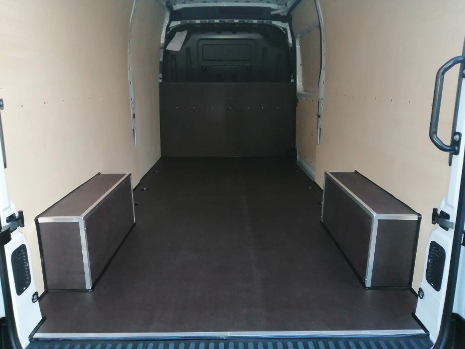 Kompleksowa zabudowa samochodów aut dostawczych Renault Master L3H2