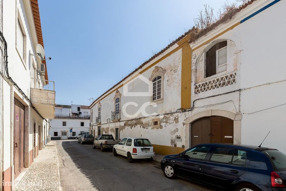 Apartamento T2 de 1º andar em Edifício Centenário Bifamiliar | Borba,