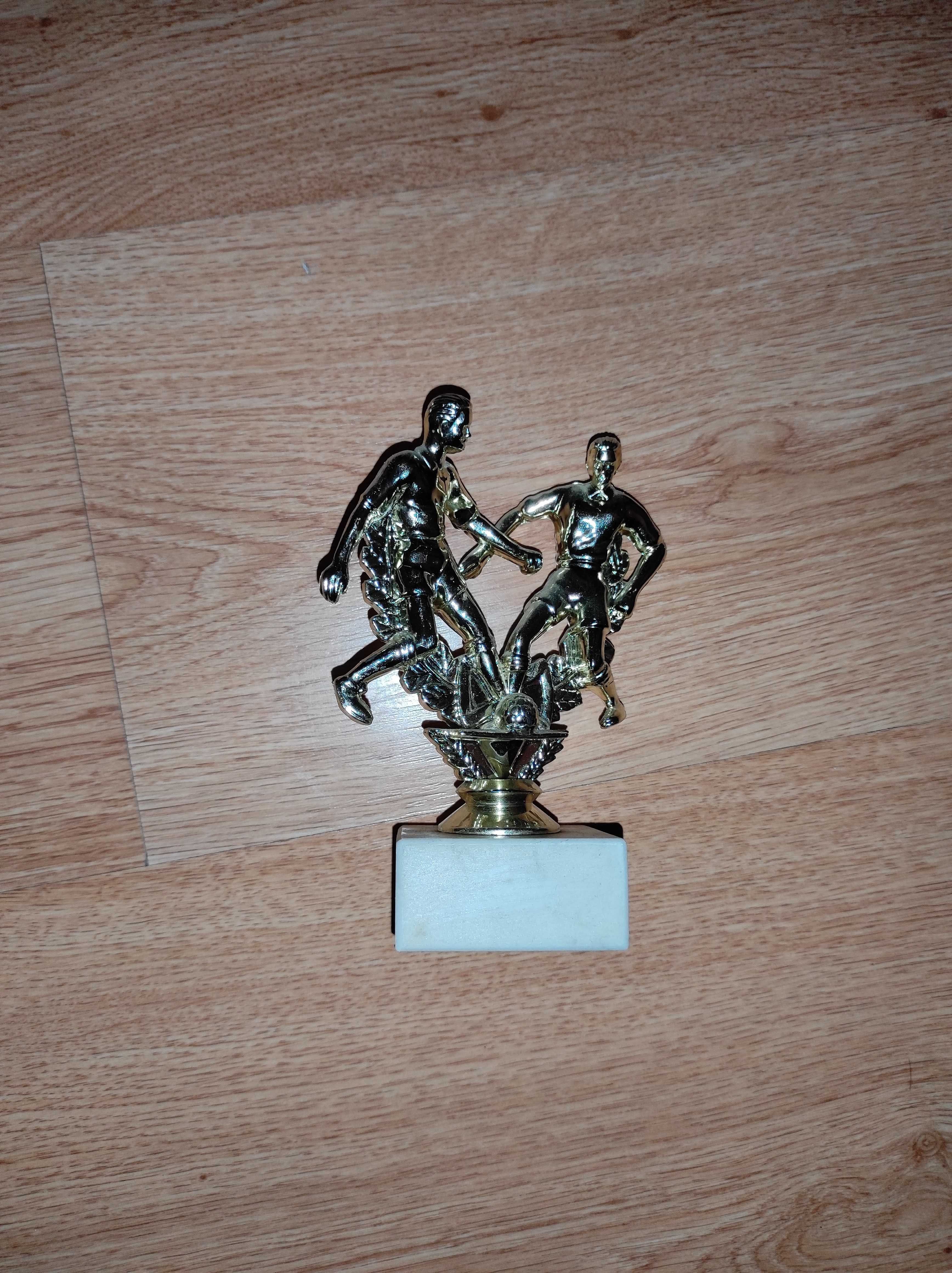 Statuetka / puchar piłkarski na kamyku