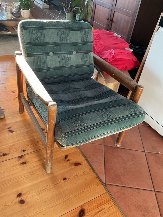 Dwa drewniane fotele, do renowacji, sprawne