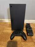 Xbox Series X + 2 gry i stacja dokująca