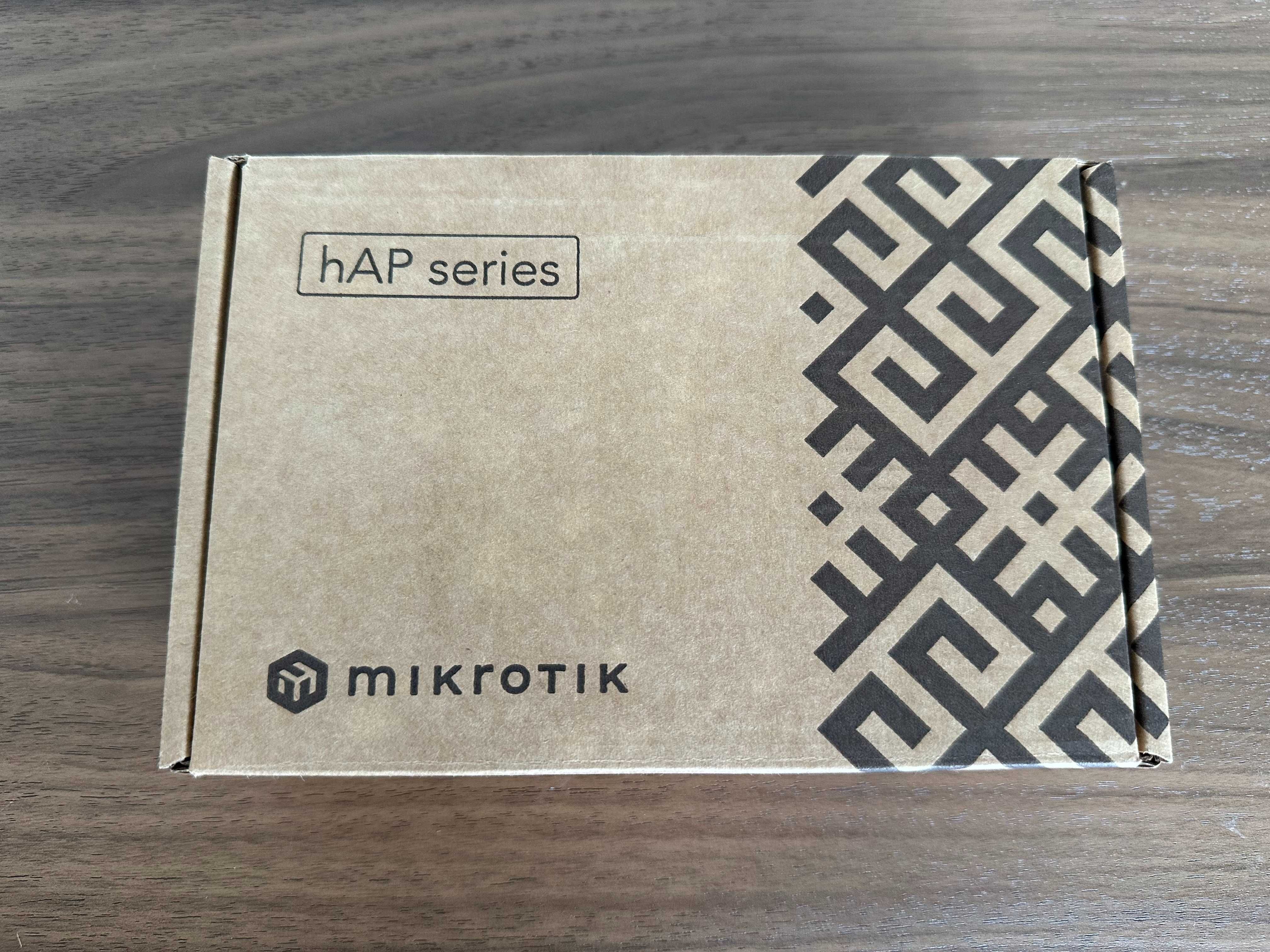 Roteador MikroTik RouterBOARD hAP ax2 como novo