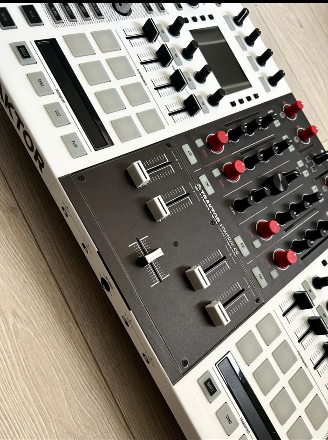 Traktor Kontrol S8