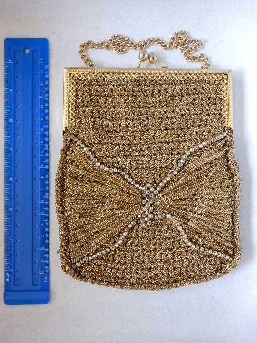 Bolsa dourada para senhora