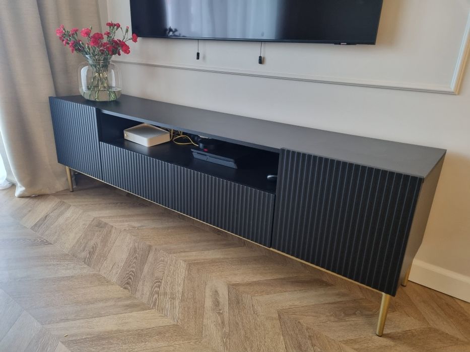 Sprzedam komodę i szafke rtv- komplet