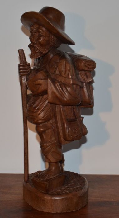 Escultura em Madeira Maciça – Velho Pobre