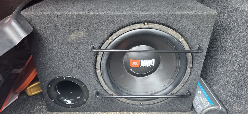 Subwoofer JBL + wzmacniacz Axton
