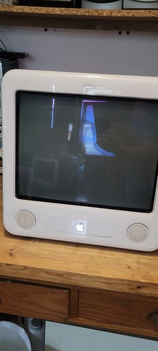 E-Mac 17 cali, głośniki stereo, CD Retro.