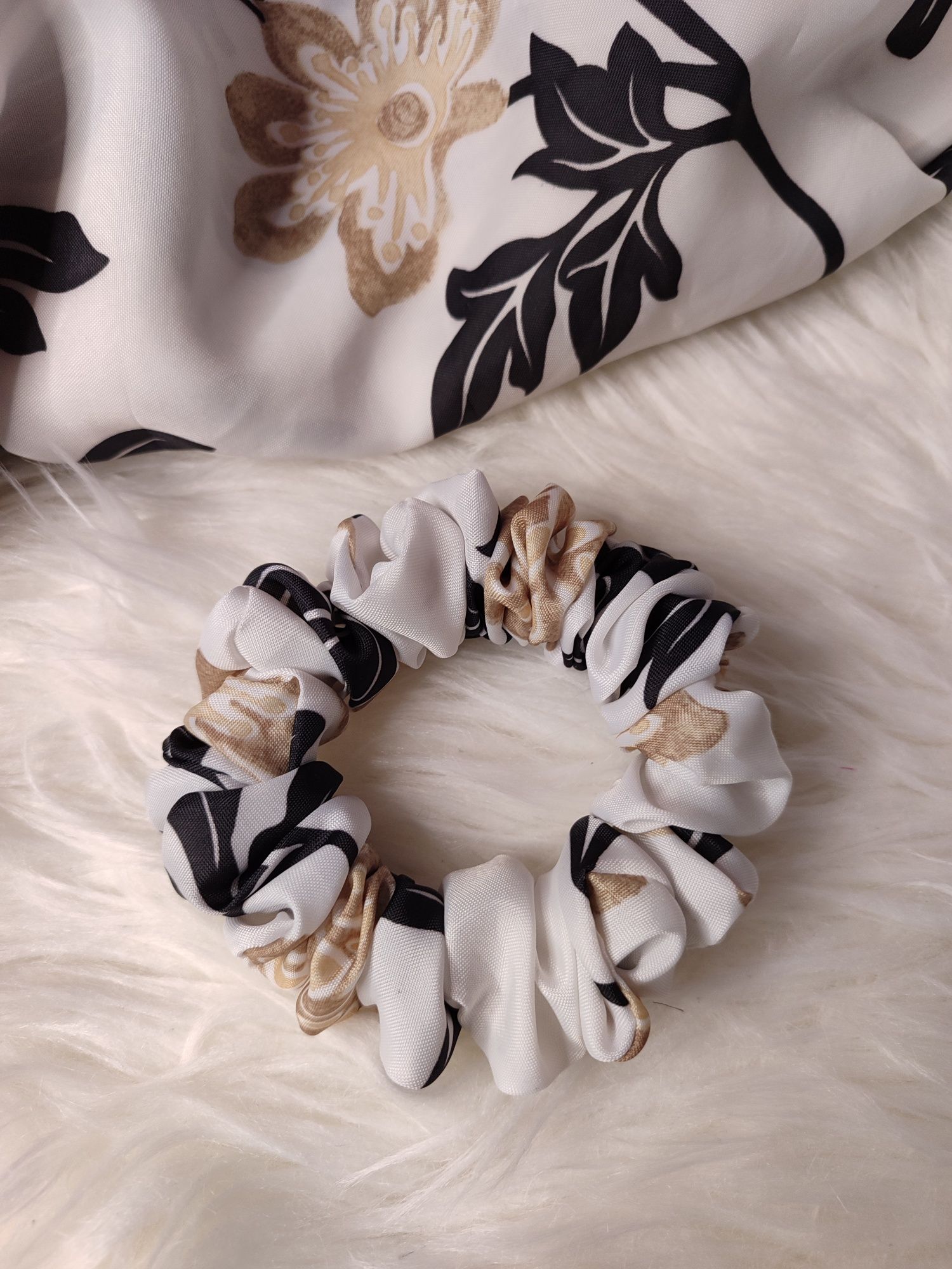 Scrunchie do włosów rozm S Satyna Żorżeta
