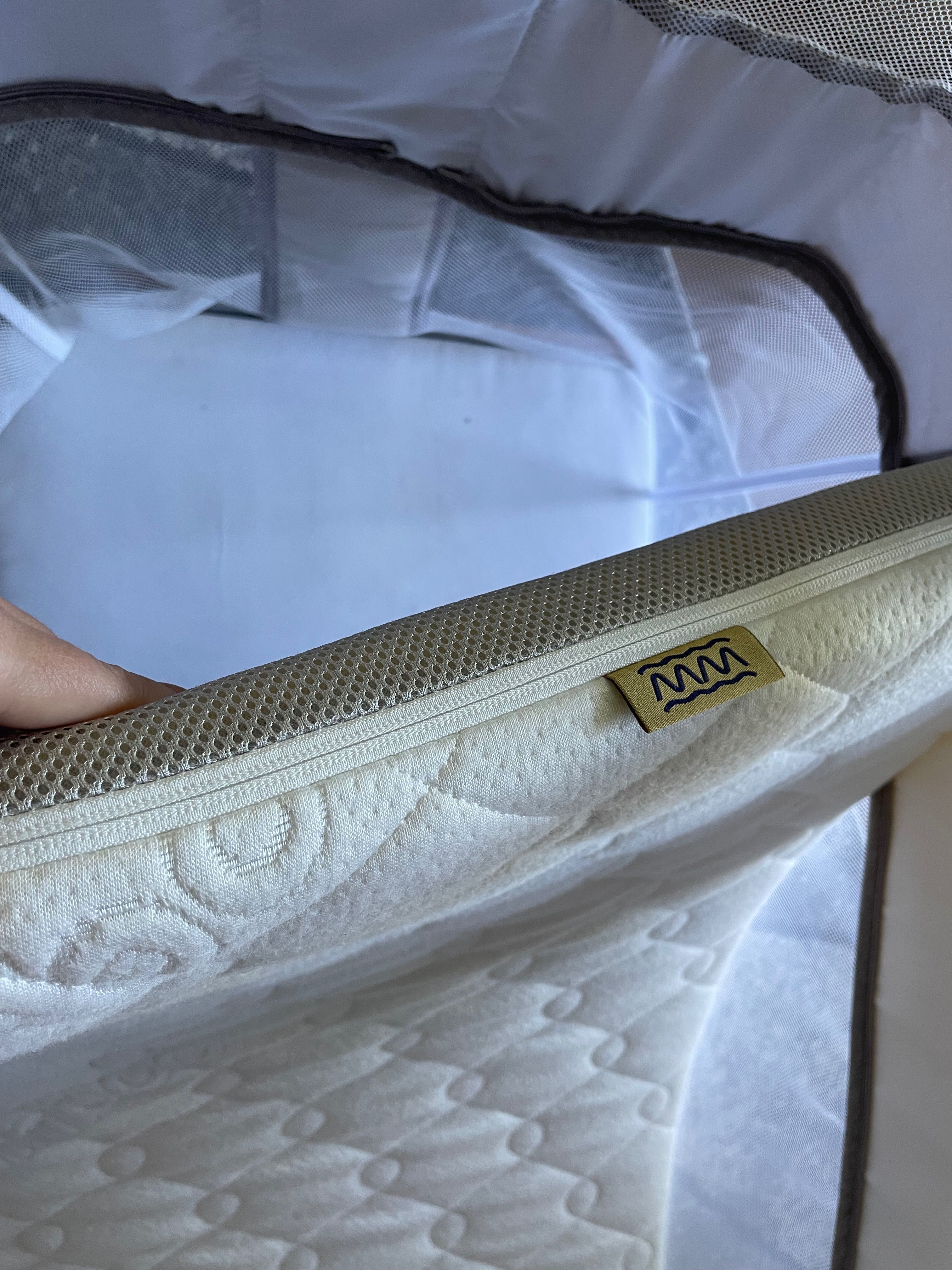 Łóżeczko dostawne MoMi SMART BED z niemal nowiutkim materacem