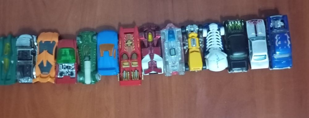 Машинки хотвілс в асортименті.  Ціна вказана за всю колекцію .